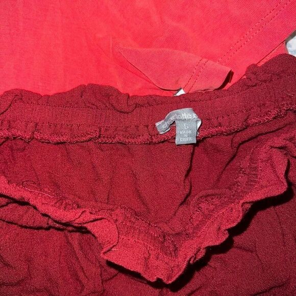 2 red shirts bundle set keyhole cutout t-shirt, and off the shoulder lacy eyelet - Picture 4 of 4